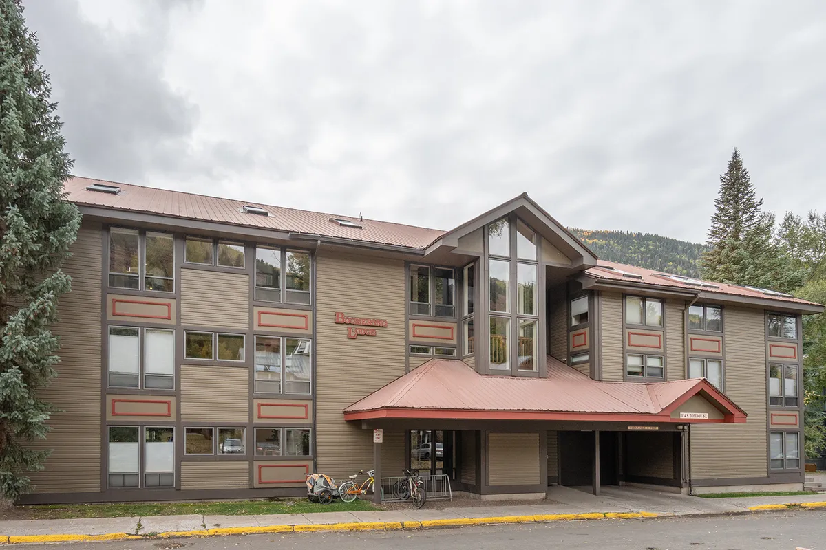 This exterior shot displays the building’s facade with large windows, an entrance canopy, and bicycles parked outside. The area is welcoming and accessible, indicating the convenience of the condo’s location and the active, walkable lifestyle residents can enjoy.